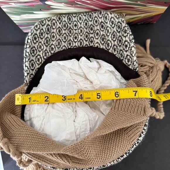 Gucci Mens Peruviano Tapestry Ear Flap Tasselled Cap in Beige - Picture 9 of 9